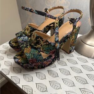 Crown & Ivy Black and Green Strappy Heels with Chunky Block Heel